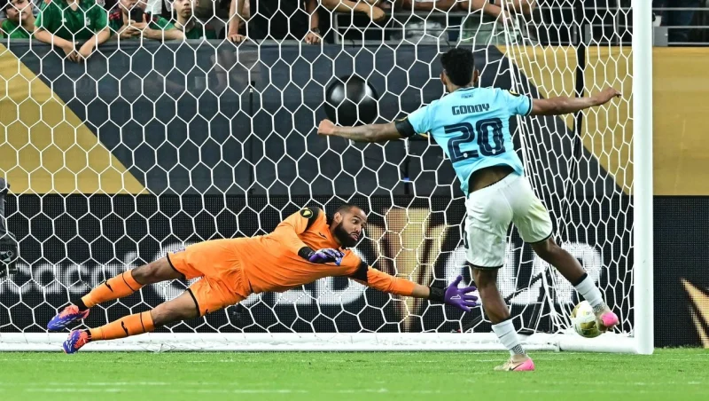 Honduras sorprende a Panamá y avanza a semifinales de Copa Oro