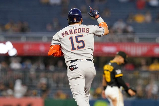 Isaac Paredes logra su jonrón número 12