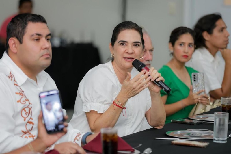 Celebra Mónica Villareal día de la libertad de expresión