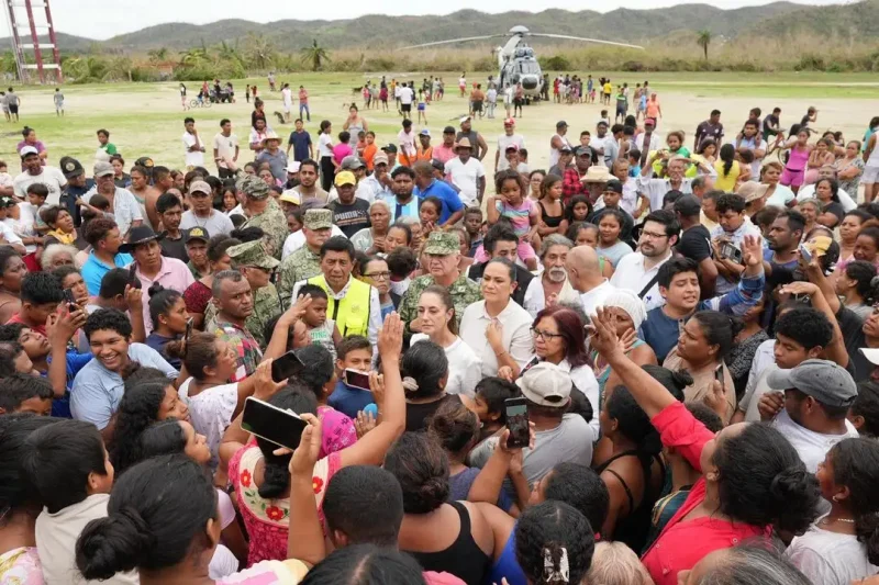 Se compromete Sheinbaum a apoyar a damnificados por ‘Erick’ tras recorrido en Oaxaca