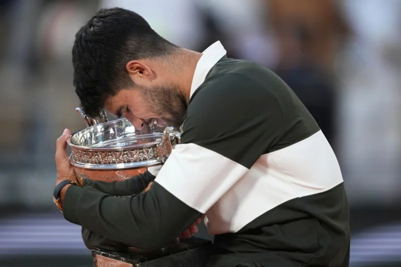Remontada épica; Alcaraz retiene el título del Abierto de Francia