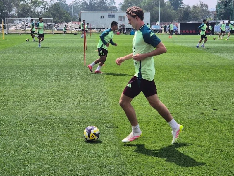 Ruiz, Chávez y Mora, novedades en el Tricolor para la Copa Oro