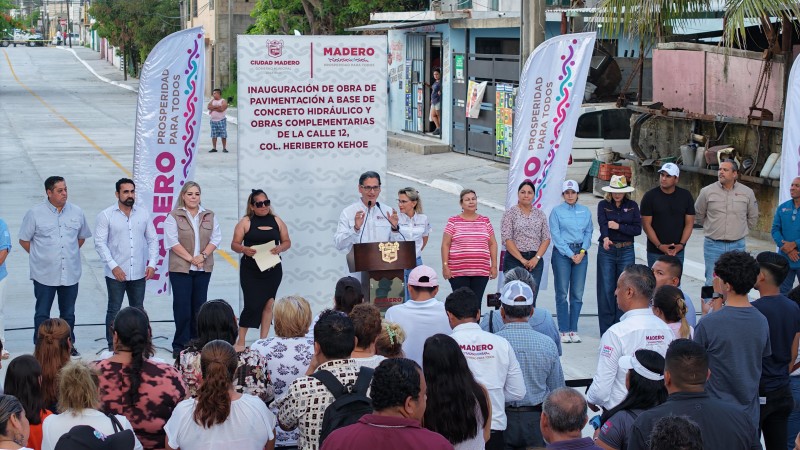 Erasmo González inaugura primera obra de pavimentación 2025 y arranca una calle más