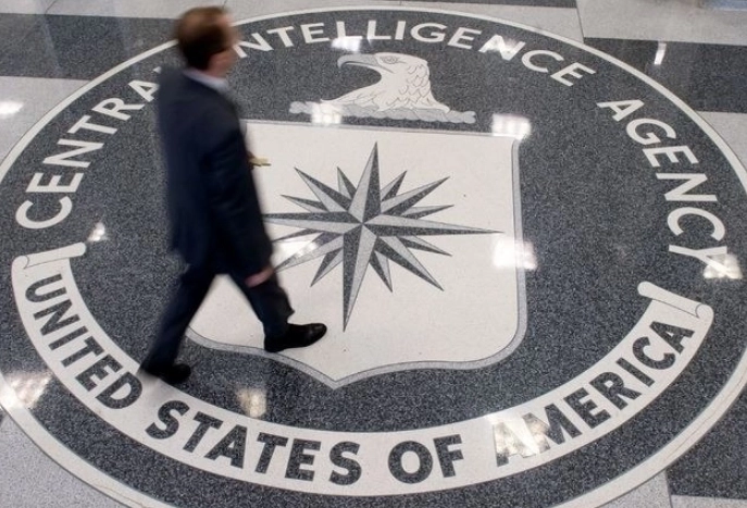 Ex directores de la FBI y CIA son investigados por Departamento de Justicia