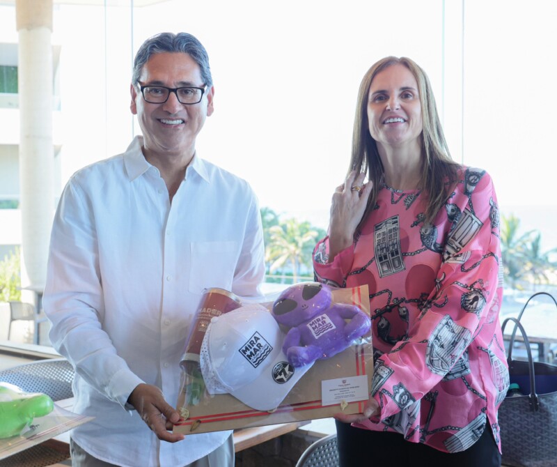 Erasmo expone riqueza e infraestructura turística a Cónsul de Canadá