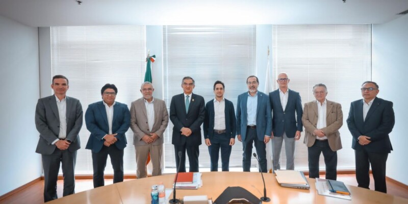Gestiona gobernador de Tamaulipas, con Banobras, recursos para carreteras, puentes y Puerto del Norte