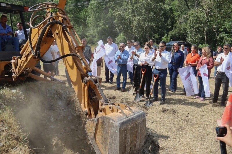 Alcalde Lalo Gattás pone en marcha instalación de desarenador en La Peñita