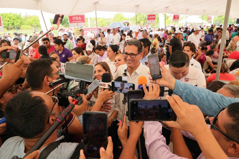 Dunia y Erasmo en Una Jornada Más “Gobierno en tu colonia” en Miramapolis