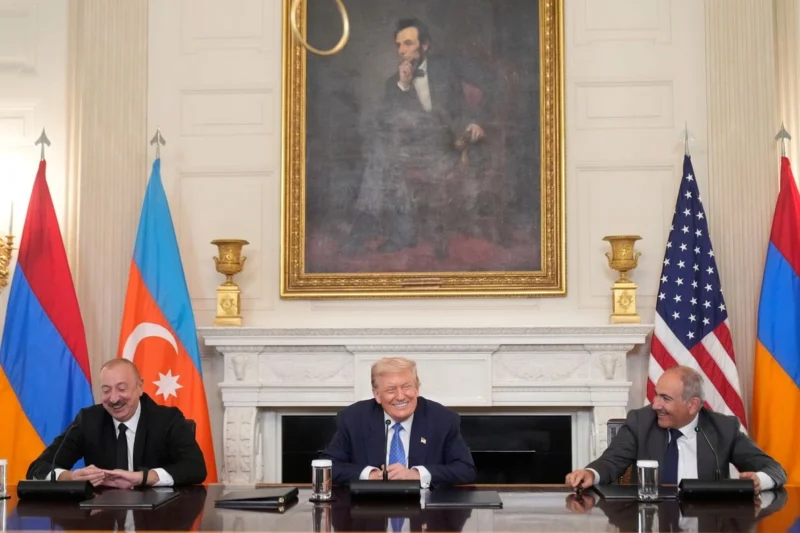 Asegura Trump haber reconciliado «para siempre» a Armenia y Azerbaiyán