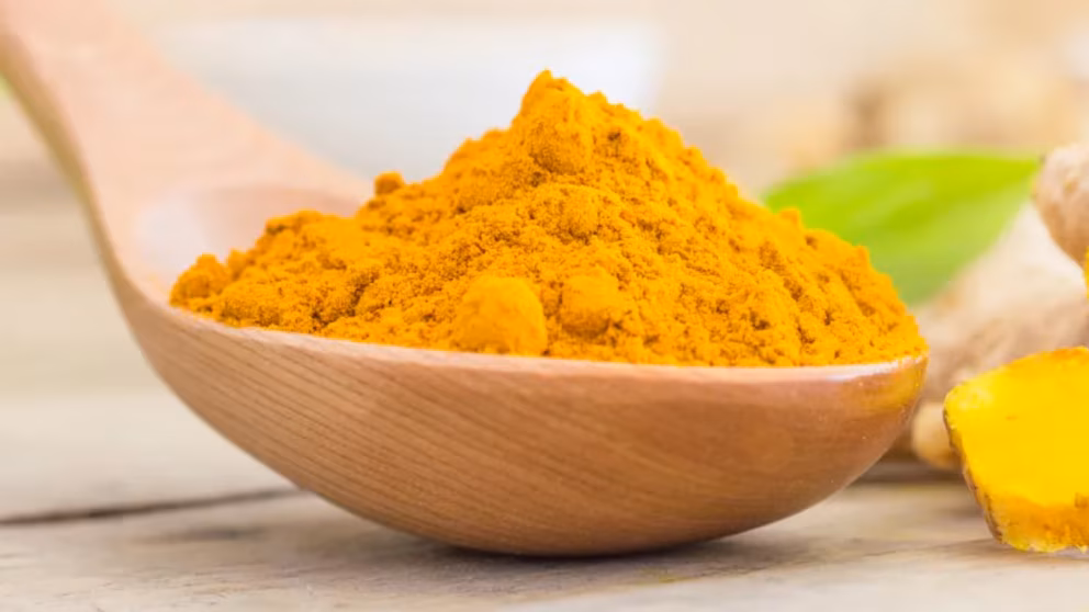 El oro en polvo aliado de la salud cardiovascular: esta especia regula el azúcar en sangre y alivia el dolor de articulaciones