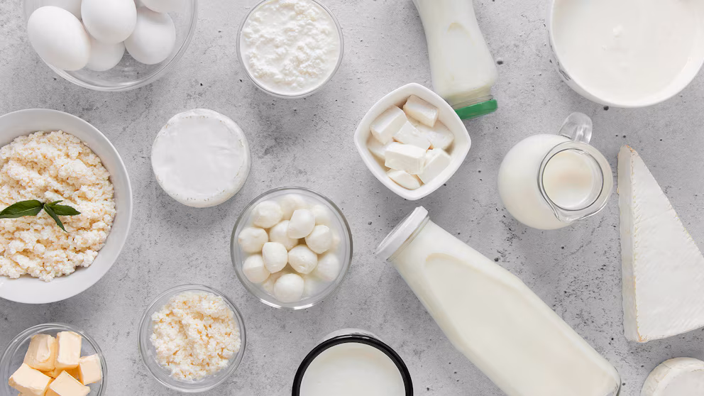Caseína, la “proteína láctea”: beneficios, contradicciones y cómo consumirla