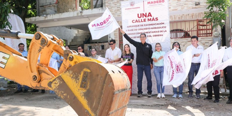 Erasmo González inicia más obras de pavimentación en la Obrera y Arboledas