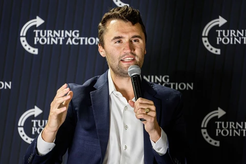 Muere comentarista de derecha Charlie Kirk tras ser baleado en evento en Utah