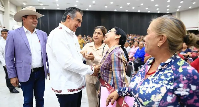 Entrega Américo tarjetas de Pensión Mujeres Bienestar; llegará a 93 mil tamaulipecas