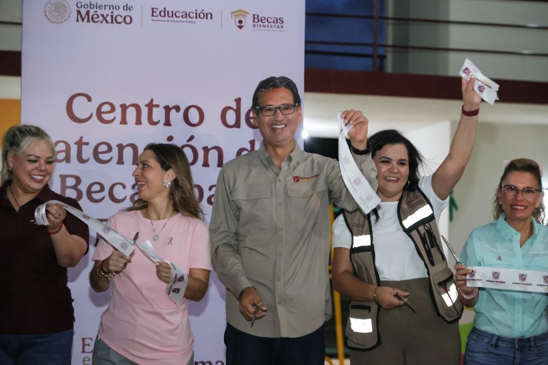 Erasmo González respalda la educación con Apertura del Nuevo Centro de Becas