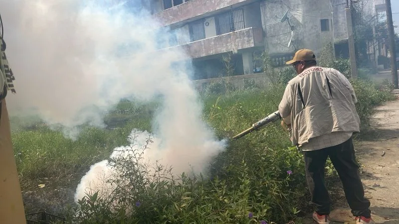 Erasmo ordena reforzar acciones de fumigación para combatir el dengue