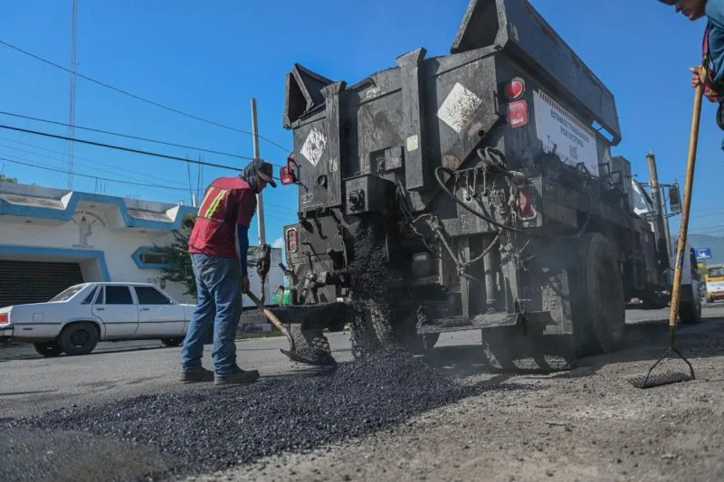 Para seguridad de alumnos, intensifica Municipio bacheo en ruta escolar