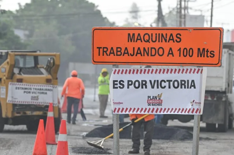 Con bacheo, mejora la ruta comercial de Teocaltiche en Ciudad Victoria