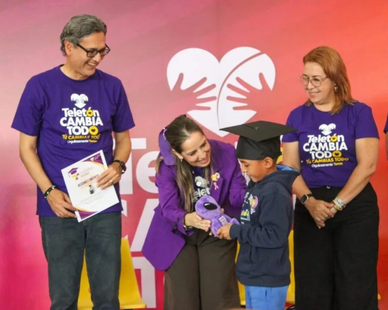 Dunia Marón madrina de 46 niñas y niños que egresan del CRIT Tamaulipas