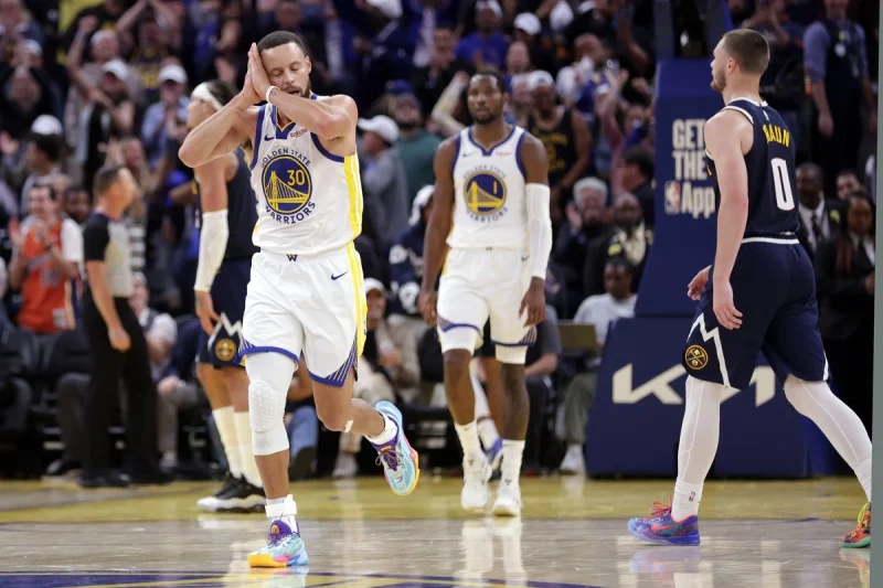 Con 42 puntos, Curry lleva a Warriors a victoria de 137-131 sobre Nuggets