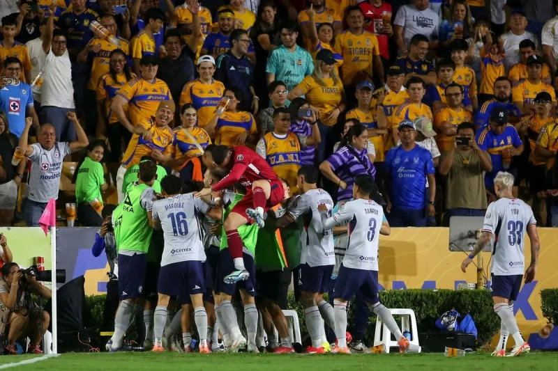 Con penal de último minuto, Cruz Azul rescata empate ante Tigres