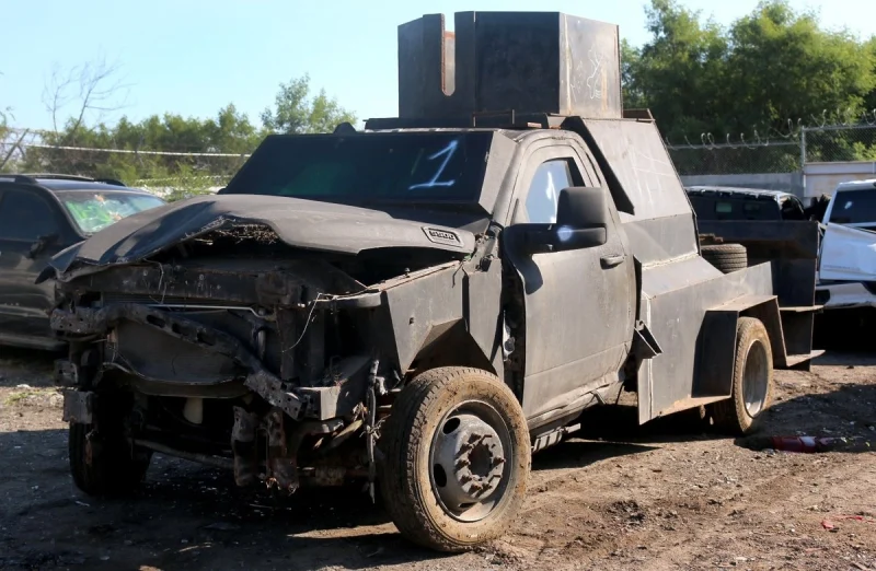 Destruye FGR 23 vehículos demonimados «monstruos» en Tamaulipas