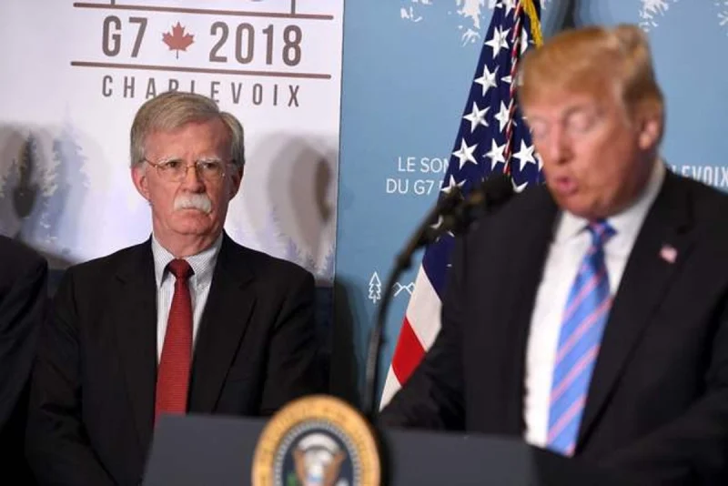 Ex asesor de Trump es acusado de filtrar documentos de “alto secreto”