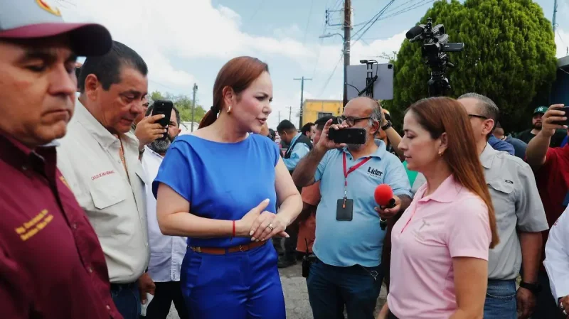 “No están solos”: alcaldesa de Nuevo Laredo atiende a familias afectadas por explosión en Tamaulipas