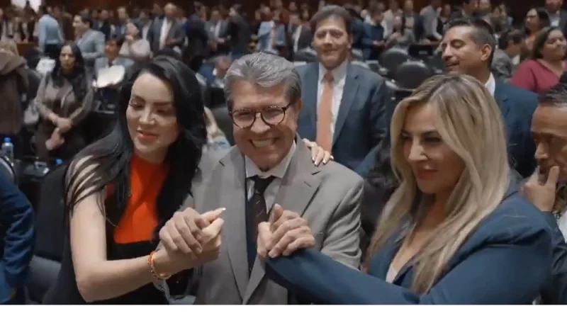 Monreal une a diputadas de Morena tras disputa por lugar con Harfuch