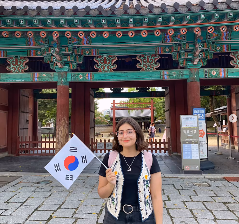 La joven argentina que estudia gratis en Corea del Sur y recibe un sueldo de 900 dólares por mes
