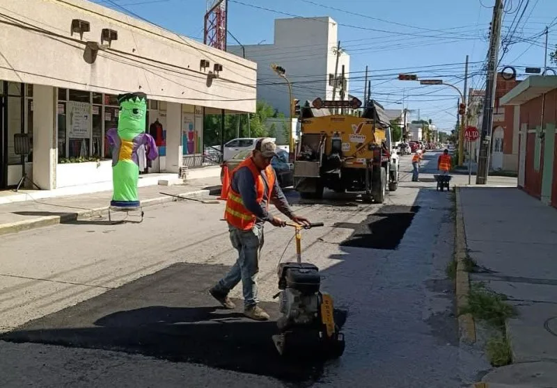 Atiende plan emergente de bacheo calles del centro de Victoria