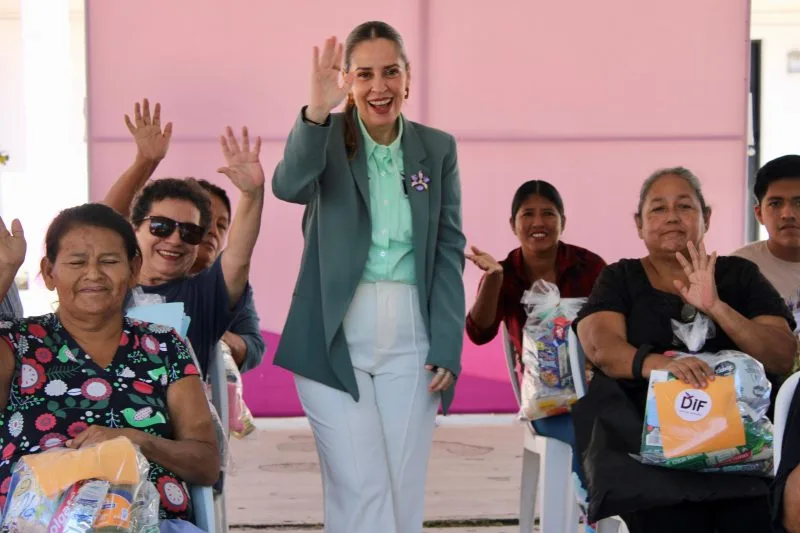Dunia Marón reafirma su compromiso social con entrega de paquetes alimentarios