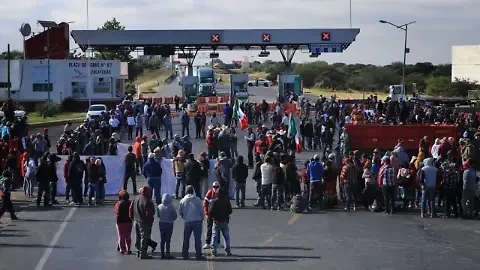 Agricultores y transportistas realizan 29 bloqueos en 17 estados: SG