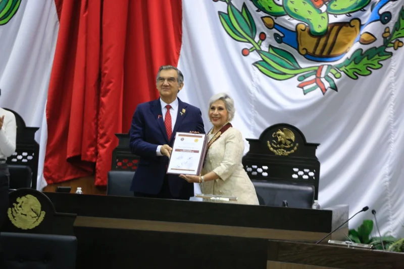 Entrega gobernador Medalla al Mérito ‘Luis García de Arellano’ a Cecilia Imelda Lugo Cruz