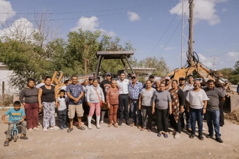 Beto Granados supervisa avance de obra de agua potable en el poblado Las Higuerillas