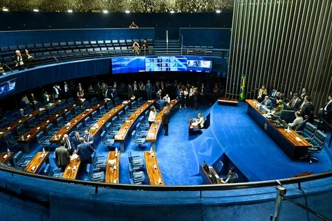 Congreso brasileño aprueba ley para rebajar la pena de cárcel de Bolsonaro