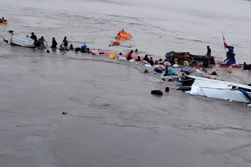 Deslizamiento de tierra en Perú deja 12 muertos y al menos 30 desaparecidos