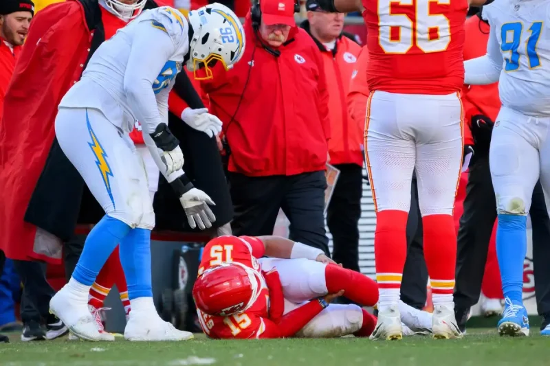 Inicia Mahomes rehabilitación de rodilla; Chiefs confían que regrese la próxima temporada