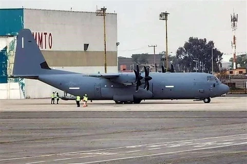 Aterrizaje de avión militar de EU en Toluca es parte de un acuerdo de capacitación, explica Sheinbaum