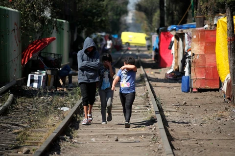 Flujos de extranjeros que cruzan por México caen a niveles prepandemia