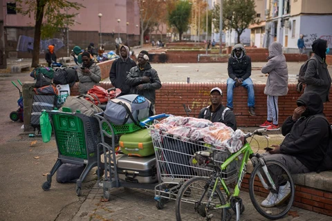 Gobierno español aprueba por decreto regularización de 500 mil migrantes