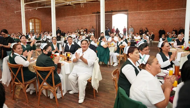 Refrenda Alcaldesa Carmen Lilia Canturosas Respaldo al Sector Salud Durante Homenaje al Personal de Enfermería