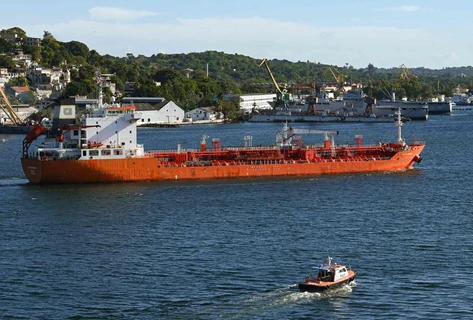 Procedente de México, llega buque a Cuba con 85 mil barriles de crudo