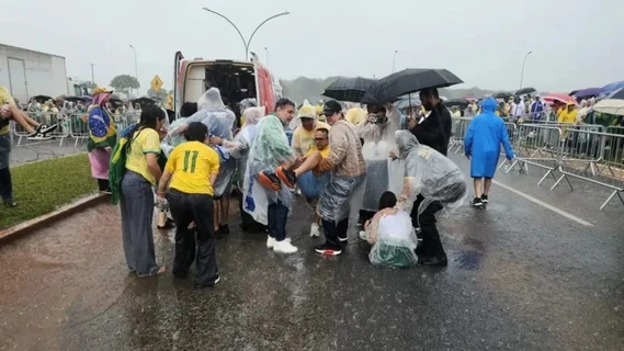 Cae rayo durante manifestación pro Bolsonaro en Brasil; hay 72 heridos