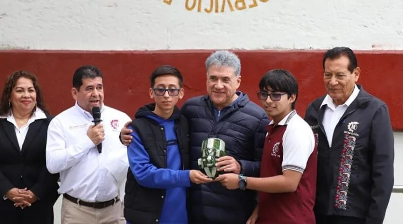 Refrenda Armando Martínez compromiso con la educación