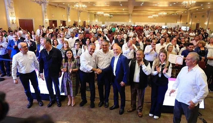 Reconoce Infonavit a Américo Villarreal por liderazgo en construcción de viviendas
