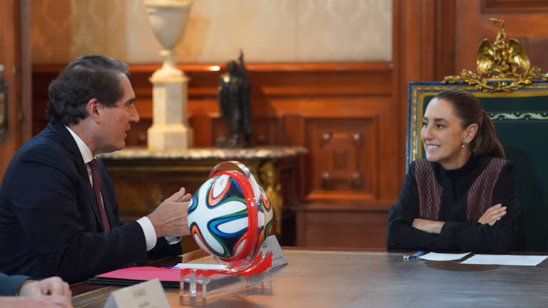 Sheinbaum anuncia inversión por 6 mil millones de dólares y confirma visita del trofeo mundialista