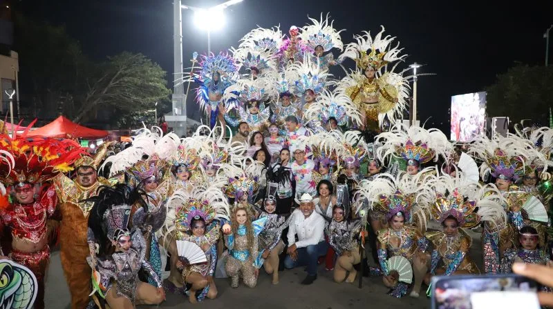 Disfrutan miles de familias del carnaval conurbado en Altamira