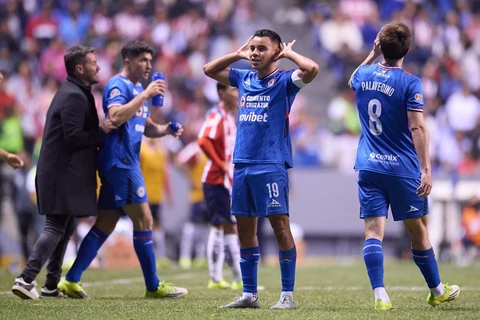 Cruz Azul quiebra el invicto de Chivas y celebra en el Cuauhtémoc