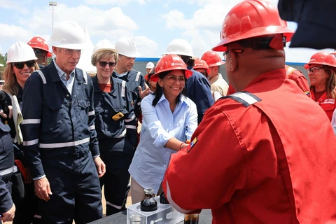 Entrega EU a cinco multinacionales la llave del petróleo de Venezuela
